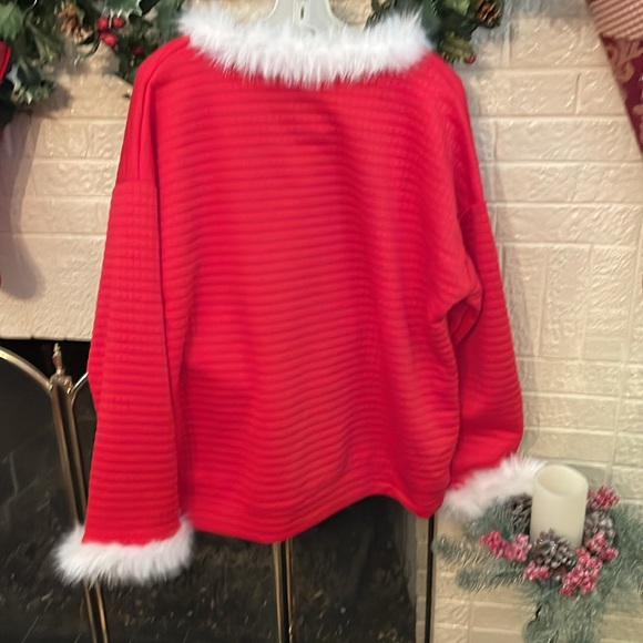 Santa-inspired long sleeve top. Faux fur trim and v-neck, size XL - Picture 2 of 2